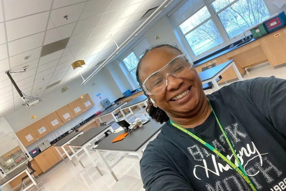 This Chicago science teacher tackled chemistry and racism in her virtual lab